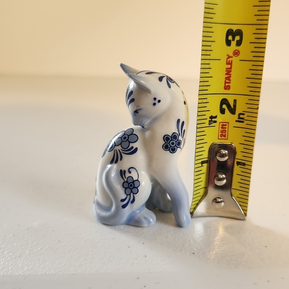 The Franklin Mint Curio Cabinet Cat Collection 1986 Delft Blue & White Porcelain - Picture 6 of 7